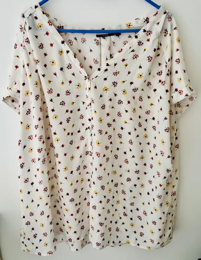 Chemisette fluide neuve fleurie taille 54/56 Kiabi