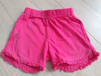 Short fille
