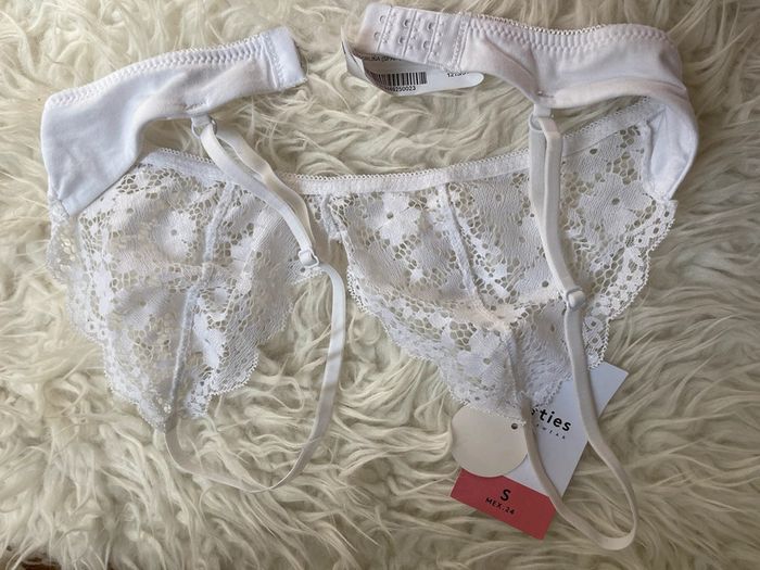 Soutien gorge blanc en dentelle neuf - photo numéro 4