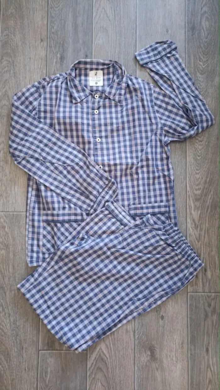 pyjama 2 pièces mi-saison 10 ans CFK Monoprix à carreaux bleu marine et rouge très bon état
