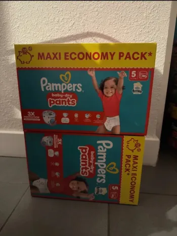 Lot 2 cartons Pampers Baby Dry Pants – Taille 5 – Neufs sous emballage