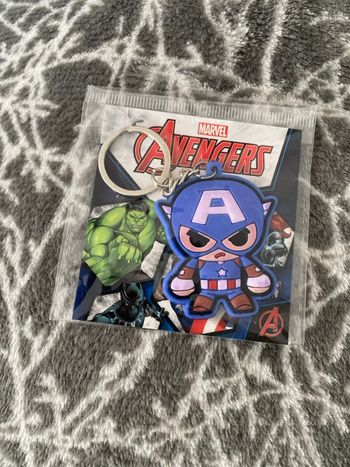Porte clés Avengers bleu