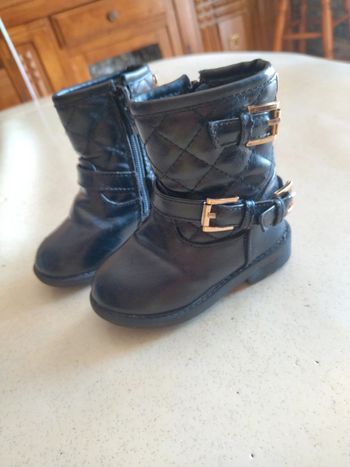 Bottes bébé noires. Taille 19