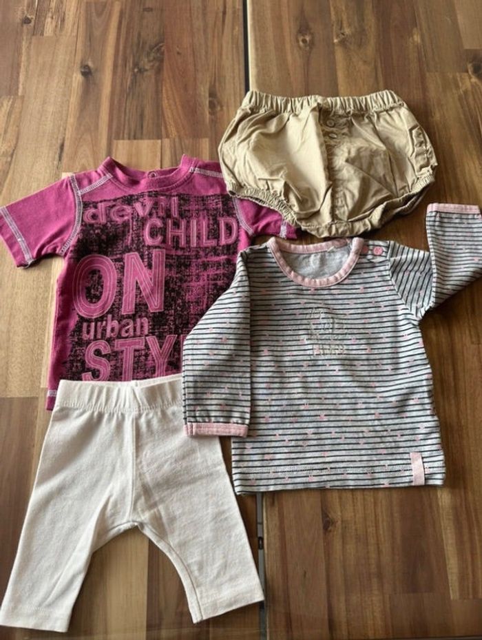 Lot 4 vêtements 1 Mois