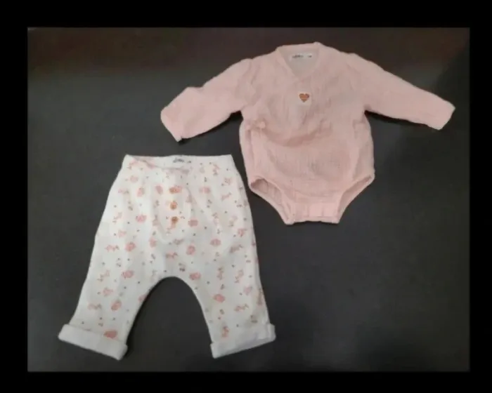 Lot de vêtements 3 mois fille - photo numéro 3