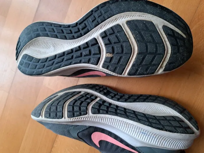 Baskets Nike taille 35 - photo numéro 3