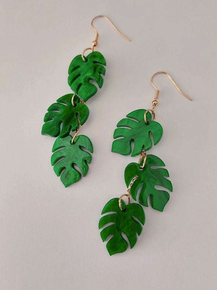 Paire de boucles d'oreilles pendantes, feuilles vertes, neuves 🌴 - photo numéro 2