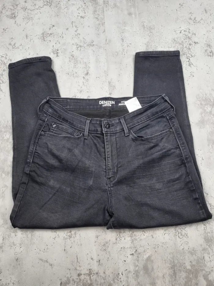 Jean Levi’s noir – Taille 30x30 (40 FR) Femme (mesures en photos) - photo numéro 2