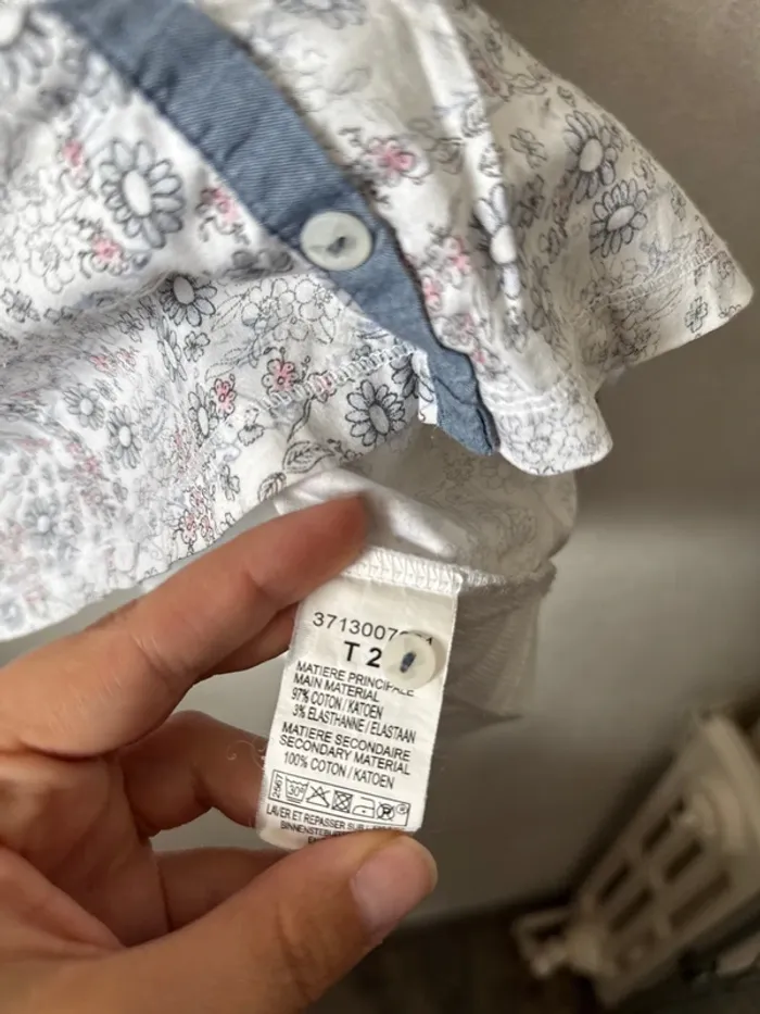 Tee shirt taille 2 - photo numéro 3