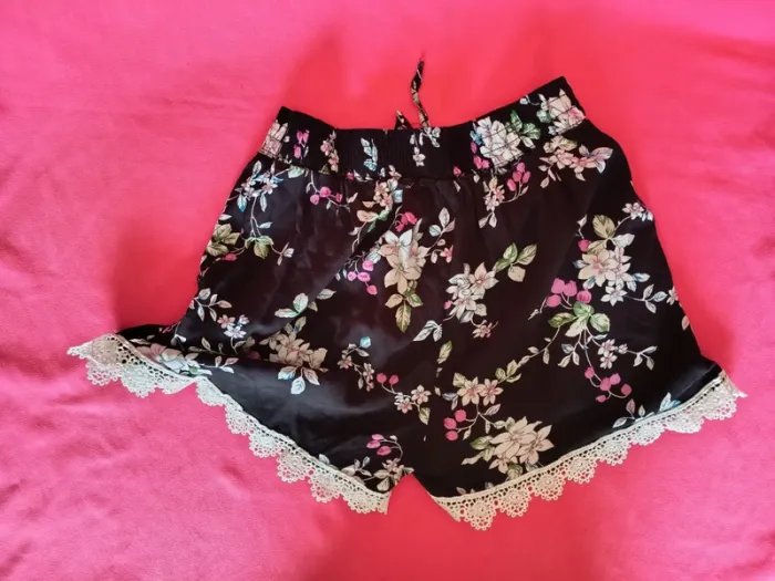 Short femme avec dentelle (A252) - photo numéro 3