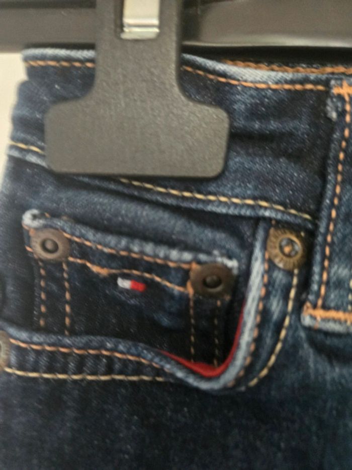 Ensemble Gilet et Jean / Gemo et Tommy Hilfiger 12 mois 👦 - photo numéro 8