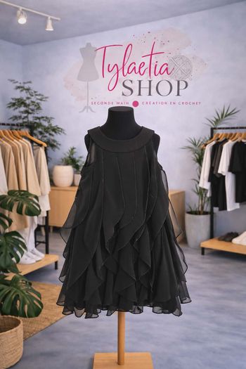 Robe noire fluide à volants  - 5 ans