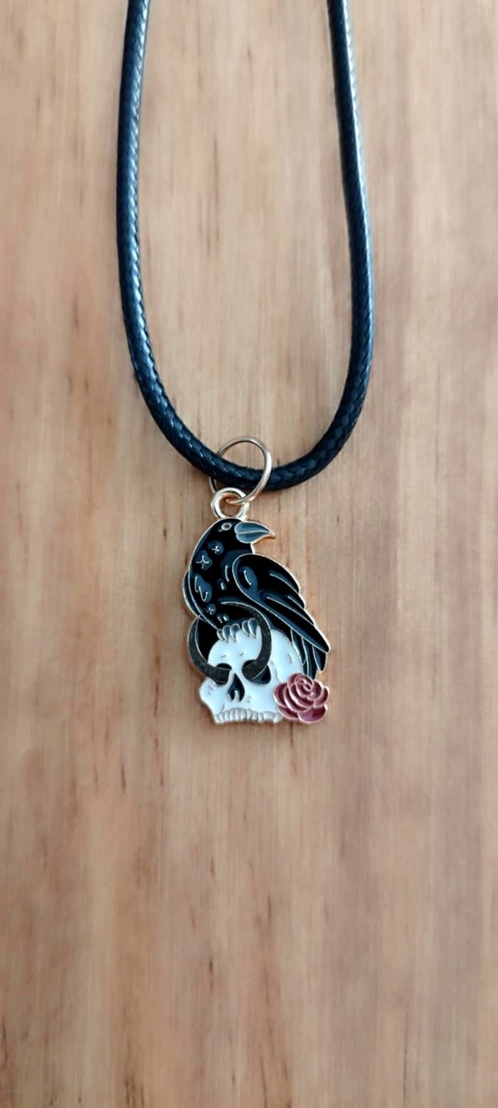 Bijoux Halloween | Collier avec pendentif corbeau 💀 neuf - photo numéro 2