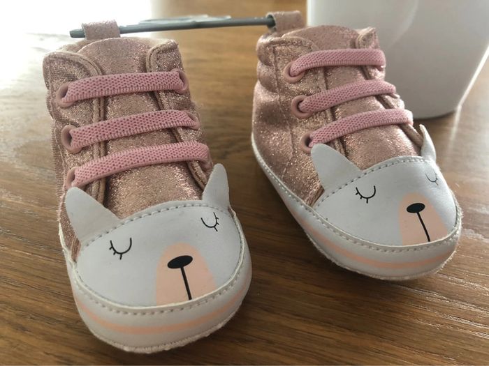 Chaussures bébé 0/3 mois neuves