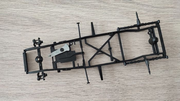 Châssis inférieur pièce détachée miniature jaguar SS 100 1937 1/18 burago #B62