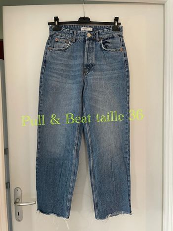 Jean bleu court taille haute coupe flare mom jambe large pull & bear taille 36