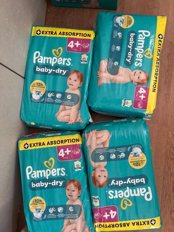 Lot 4 paquet couche Pampers taille 4+