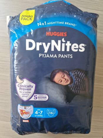 Couches huggies drynites taille 4-7 ans Avengers