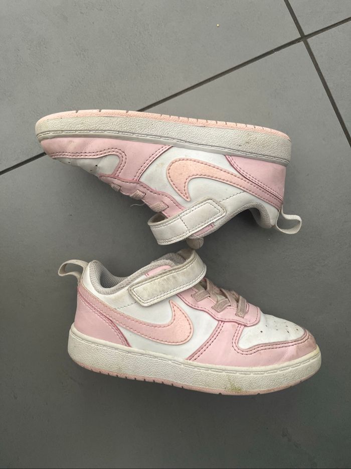 Nike enfant rose et blanche