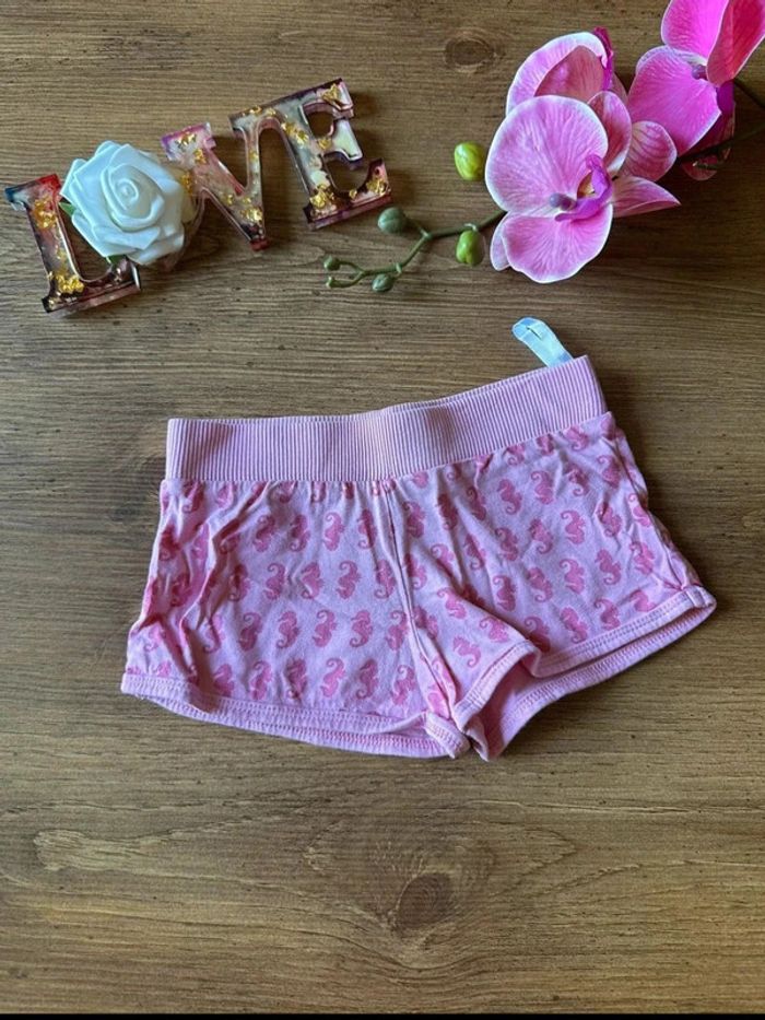 Joli short rose avec motifs
