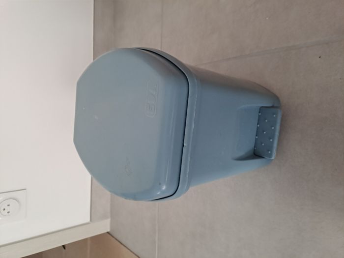 Poubelle 6 L eda plastique avec pedale