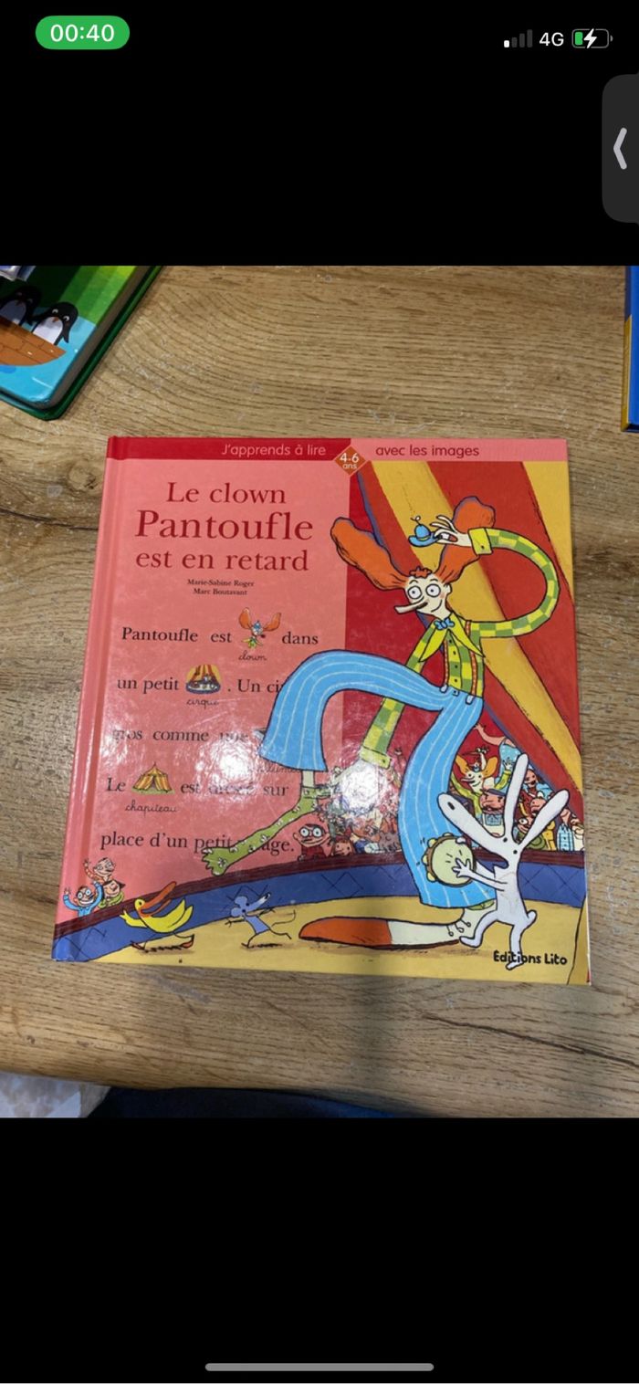 Livre j’apprends à écrire , le clown pantoufles est en retard