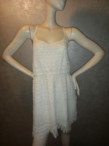 robe blanche en dentelle H&M taille 40/42
