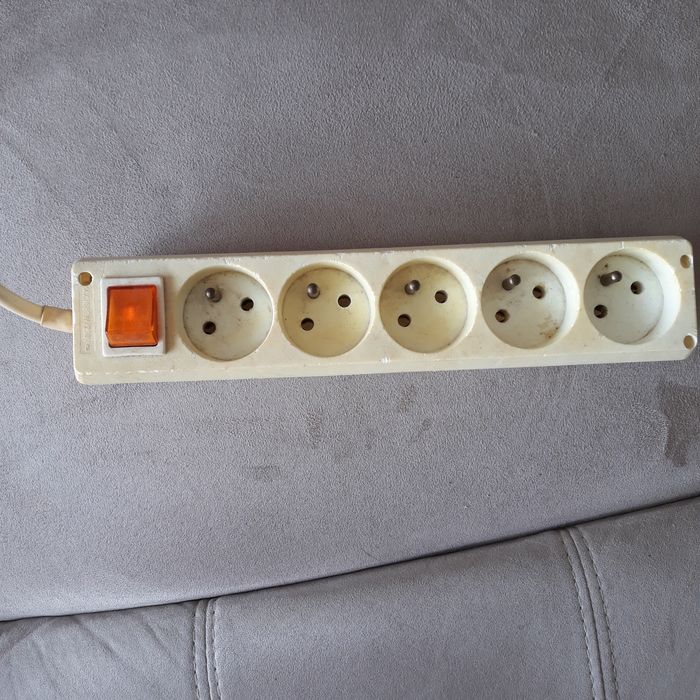 Faby27800 Multiprise x5 avec interrupteur  Longueur du fil : 150 cm