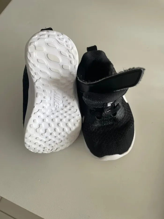 Basket Nike taille 21 - photo numéro 2