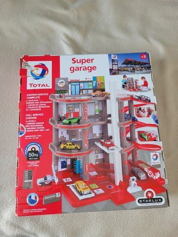 Super garage total
Starlux