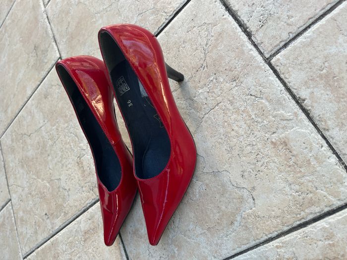 Escarpins rouge vernis pointure 36