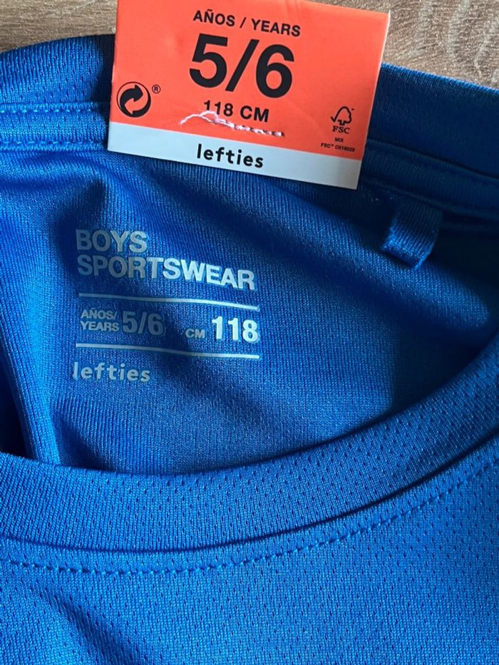 Je vend un maillot pour le sport taille 5/6 ans 118 cm neuf - photo numéro 3