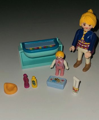Playmobil 
5368  Maman avec bébé et table à langer