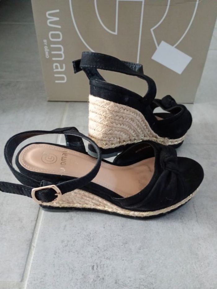 Sandales compensées noires boucles chevilles - photo numéro 2