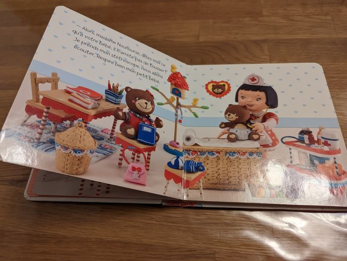 Nina va au docteur Collection p'tite fille
Livre - photo numéro 3