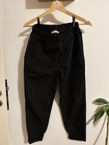Pantalon noir rayé