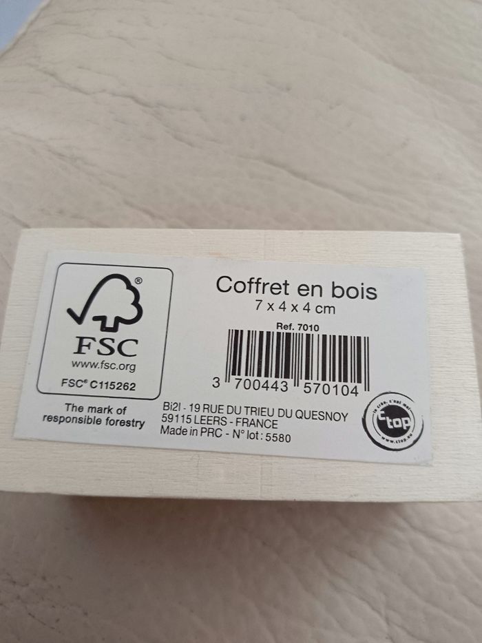 Petit coffret en bois dimensions : 7x4x4cm - photo numéro 3