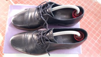 Souliers noirs en cuir 39