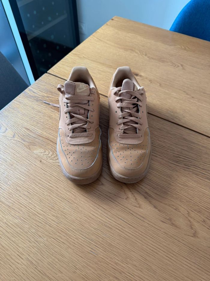 Nike homme court camel taille 42 très bon état peu porté - photo numéro 2