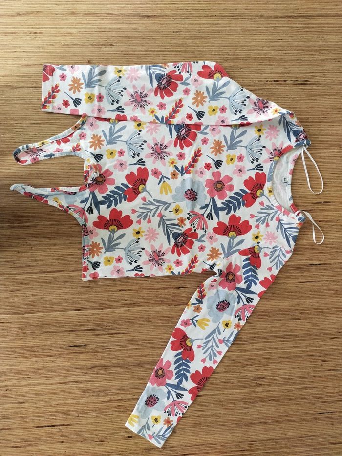 Joli haut fleuri