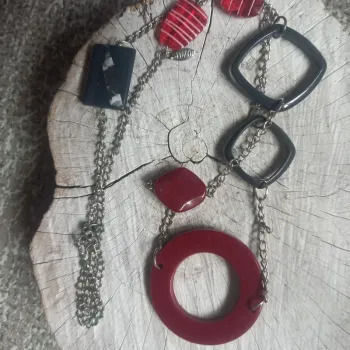 Collier sautoir vintage rouge et noir