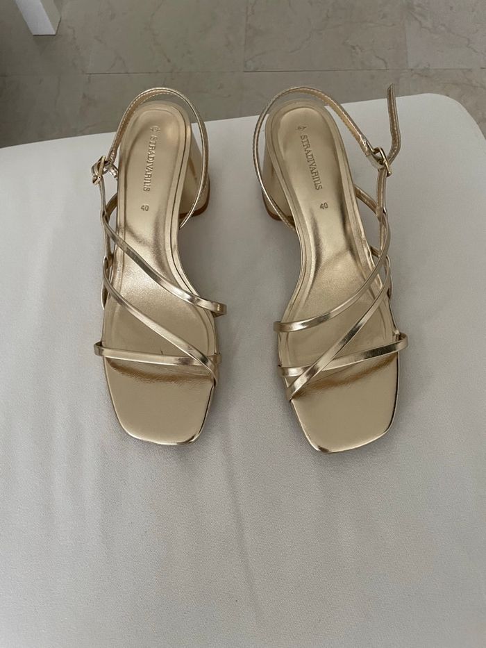 Chaussures à talons, stradivarius, taille 40 très bon état 15€ - photo numéro 2
