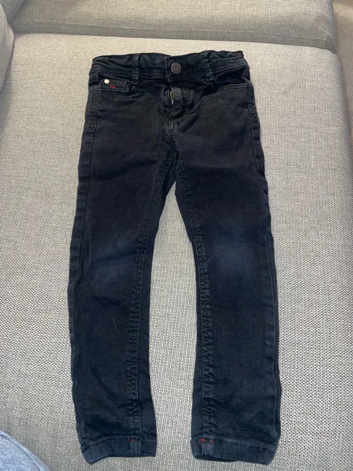 Jean skinny tape à l’œil