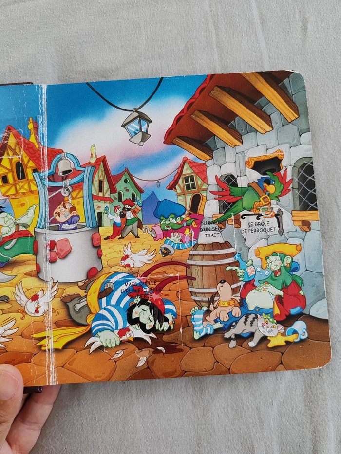 Livre pirates avec fenêtres - photo numéro 2