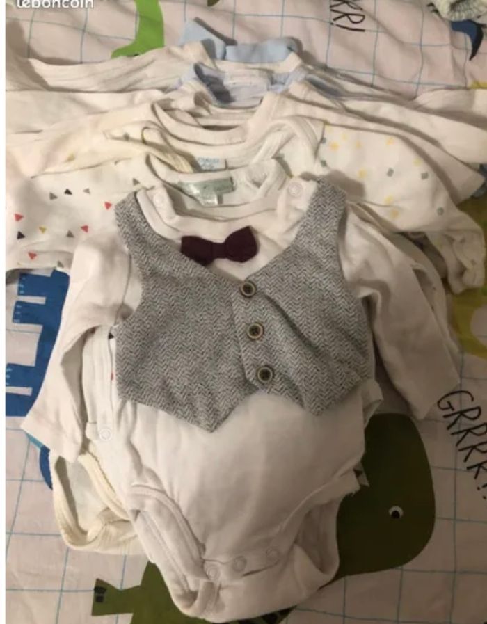 Lot de bodies naissance