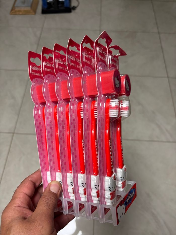 Brosse à dents. Hello Kitty. - photo numéro 2