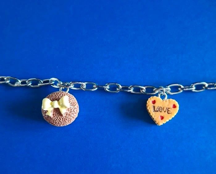 Bracelets NEUFS avec perles et breloques - photo numéro 6