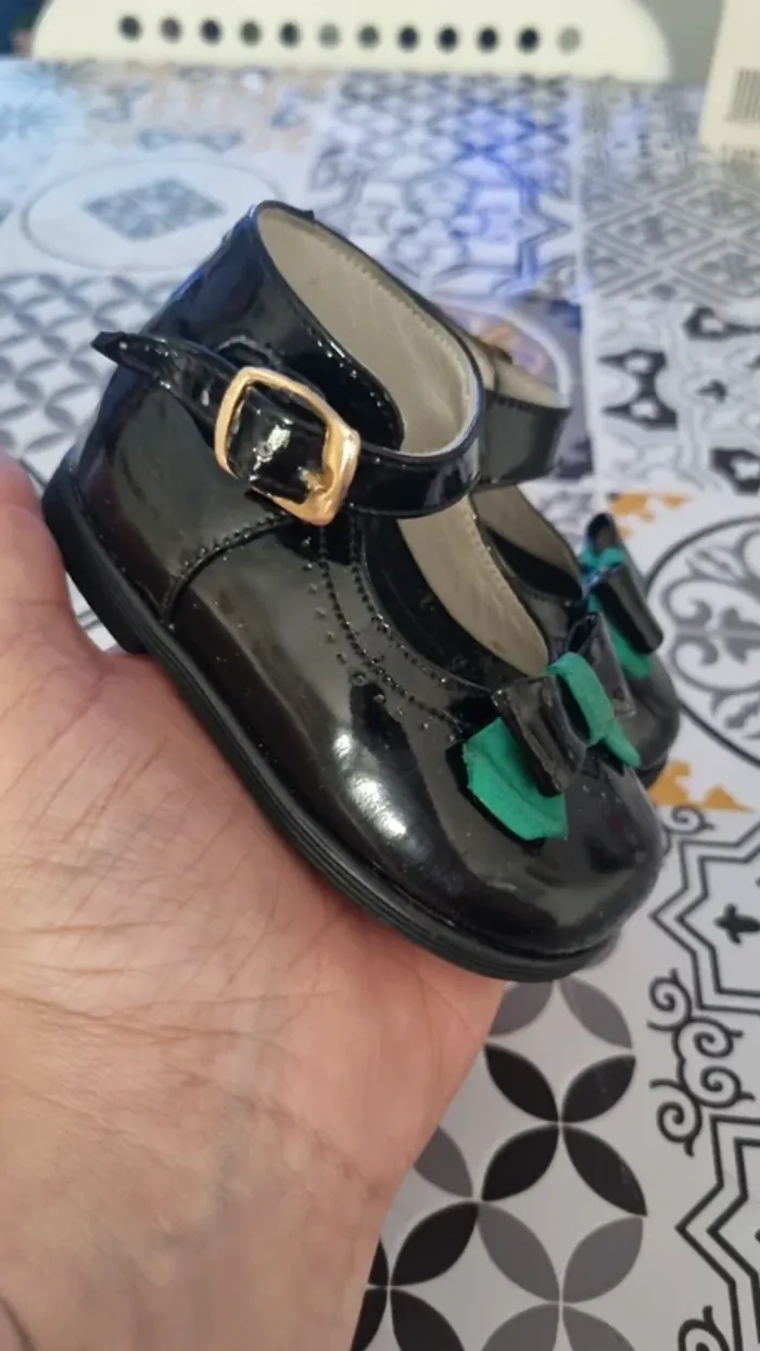 Petite chaussure de marché noir avec nœud vert taille 17 - photo numéro 6
