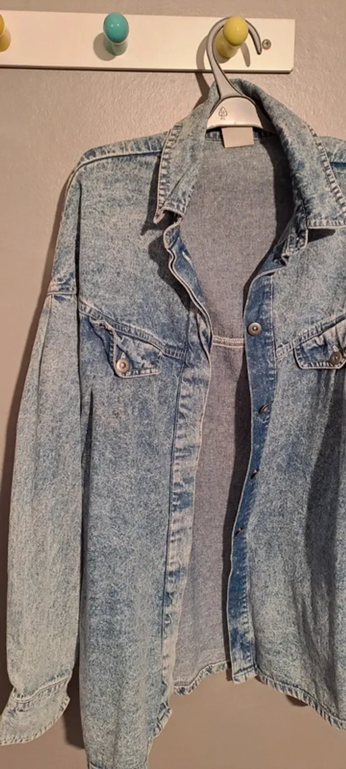 Chemise jean bleue foncée - Marque 3 Suisses - Taille 34/36 - Très bon état. - photo numéro 4
