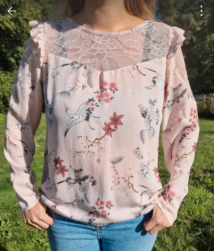 Très belle blouse en dentelle et imprimé floral - Gémo - Taille 38/40 - photo numéro 2